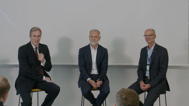Dr. Alexis Eisenhofer, Gründungsgesellschafter und Vorstand der financial.com AG, Dr. Robert Ertl, Vorstand der Bayerische Börse AG, und Albrecht Kümmerer, Head of Banking Services Sales bei der Baader Bank AG (v. l. n. r.)